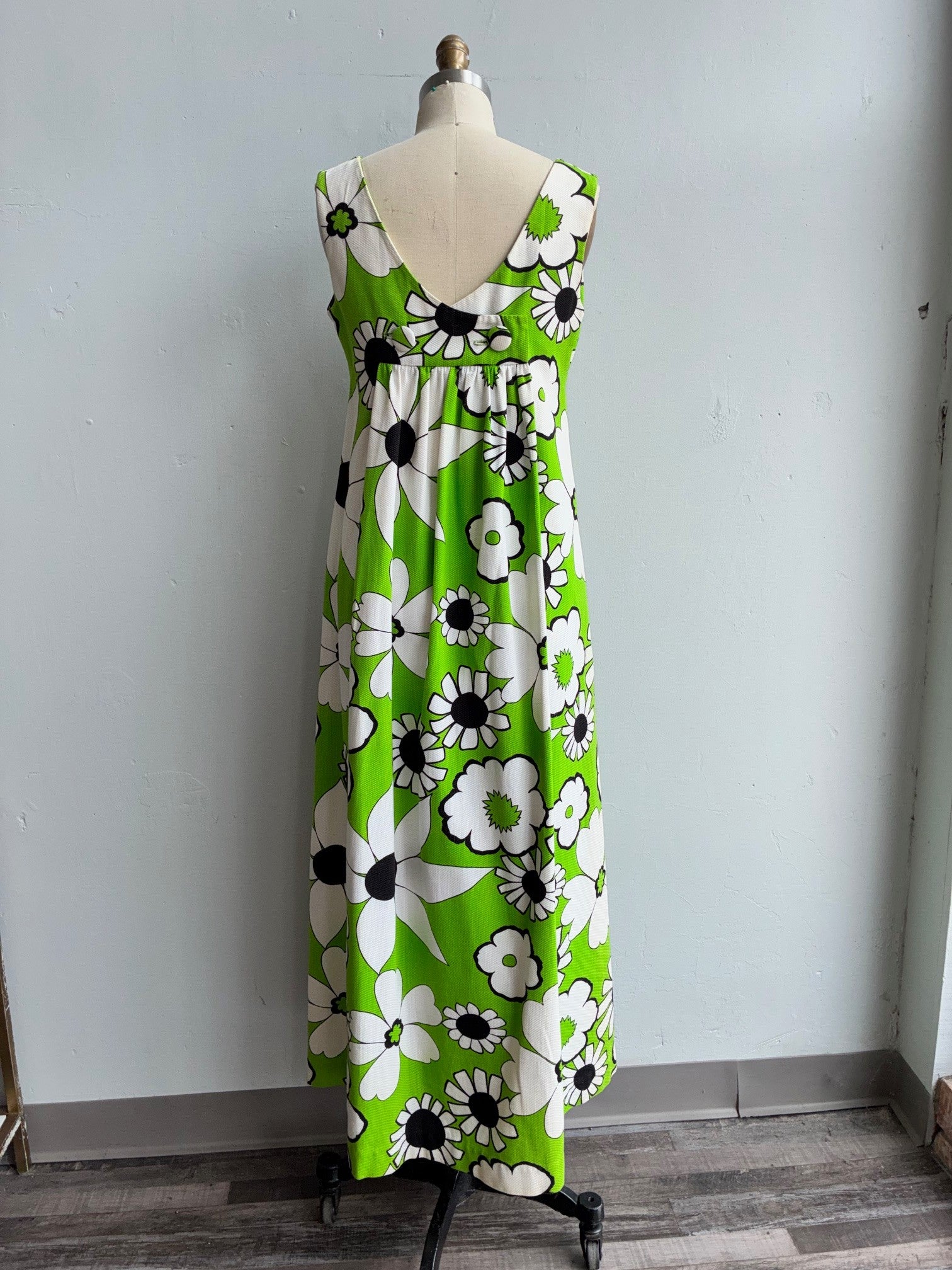 tori black green dress 1960s Lime & Daisy Print Hawaiian Maxi by 