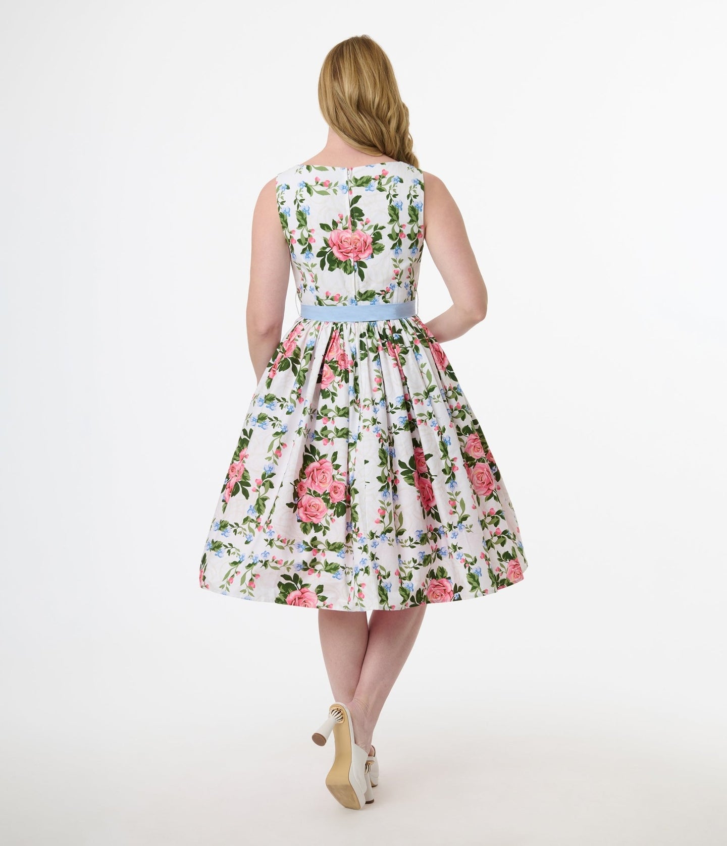 1950s Style White & Pink Rose Floral Sleeveless Cotton Swing Dress | Dela  Deville's Vintage